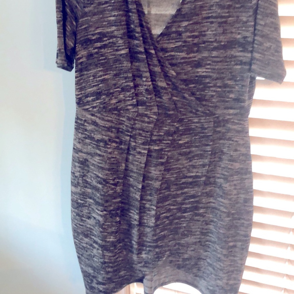 😀Grey w white speckled lines cinched middle